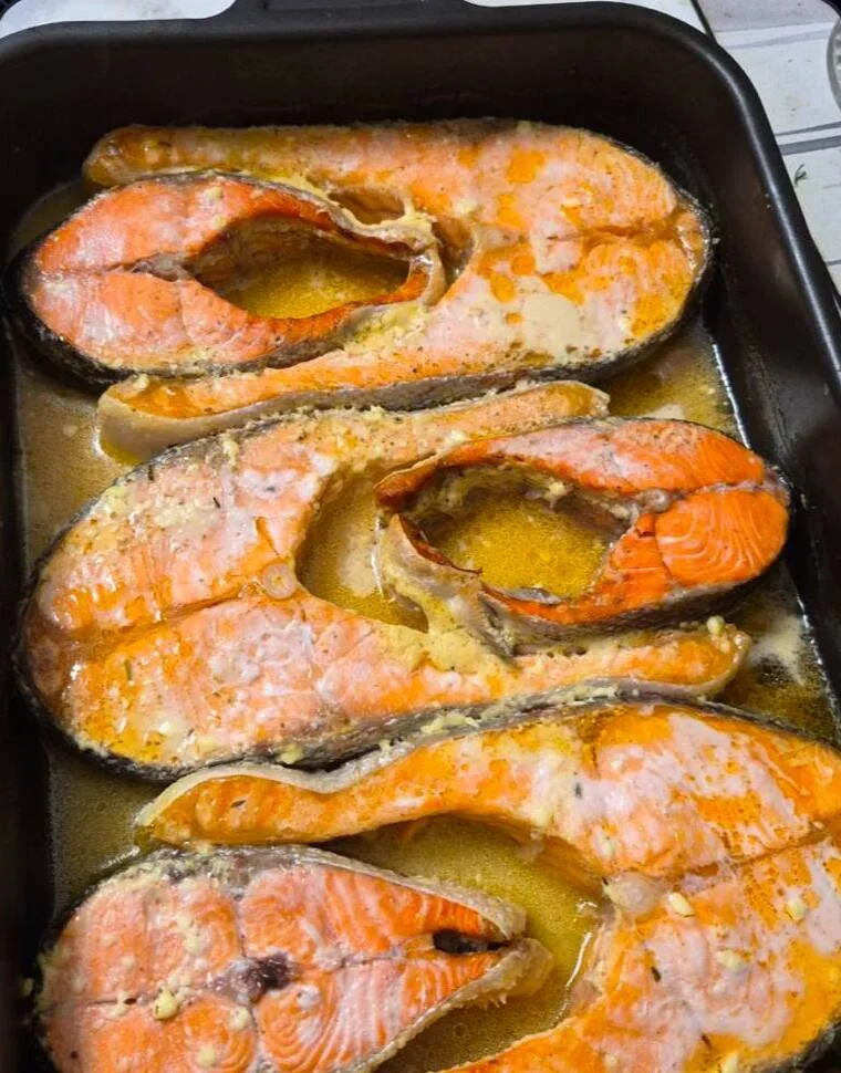 Запечённая форель и нерка, приготовленные покупателем